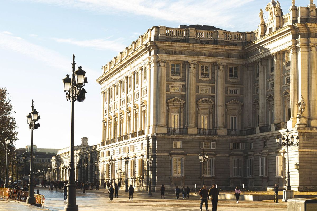King's Aide Clive Alderton to Step Down After 20 Years