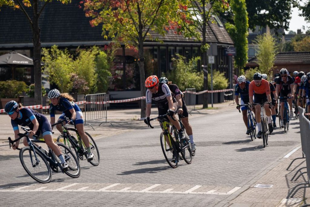 Niewiadoma-Phinney Takes Tour de France Femmes Lead