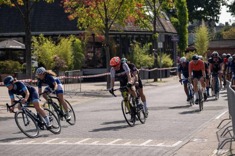 Niewiadoma-Phinney Takes Tour de France Femmes Lead