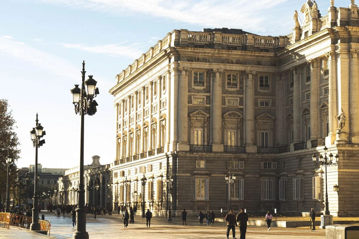 King's Aide Clive Alderton to Step Down After 20 Years